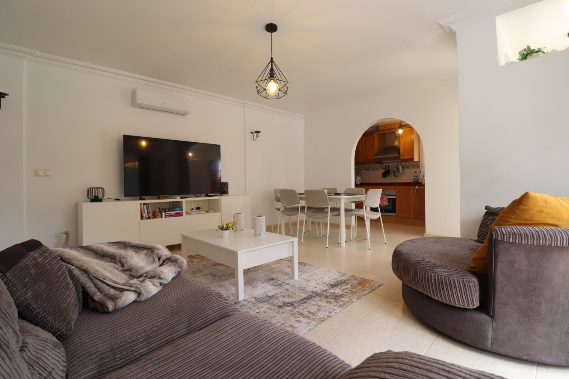 Reventa - Casa semi independiente - Los Montesinos - La Herrada