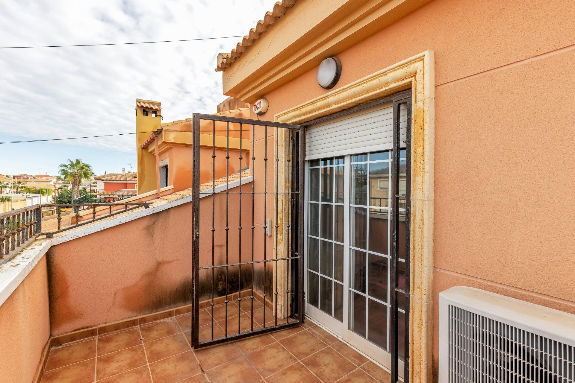 Reventa - Casa semi independiente - Torrevieja - Aguas Nuevas