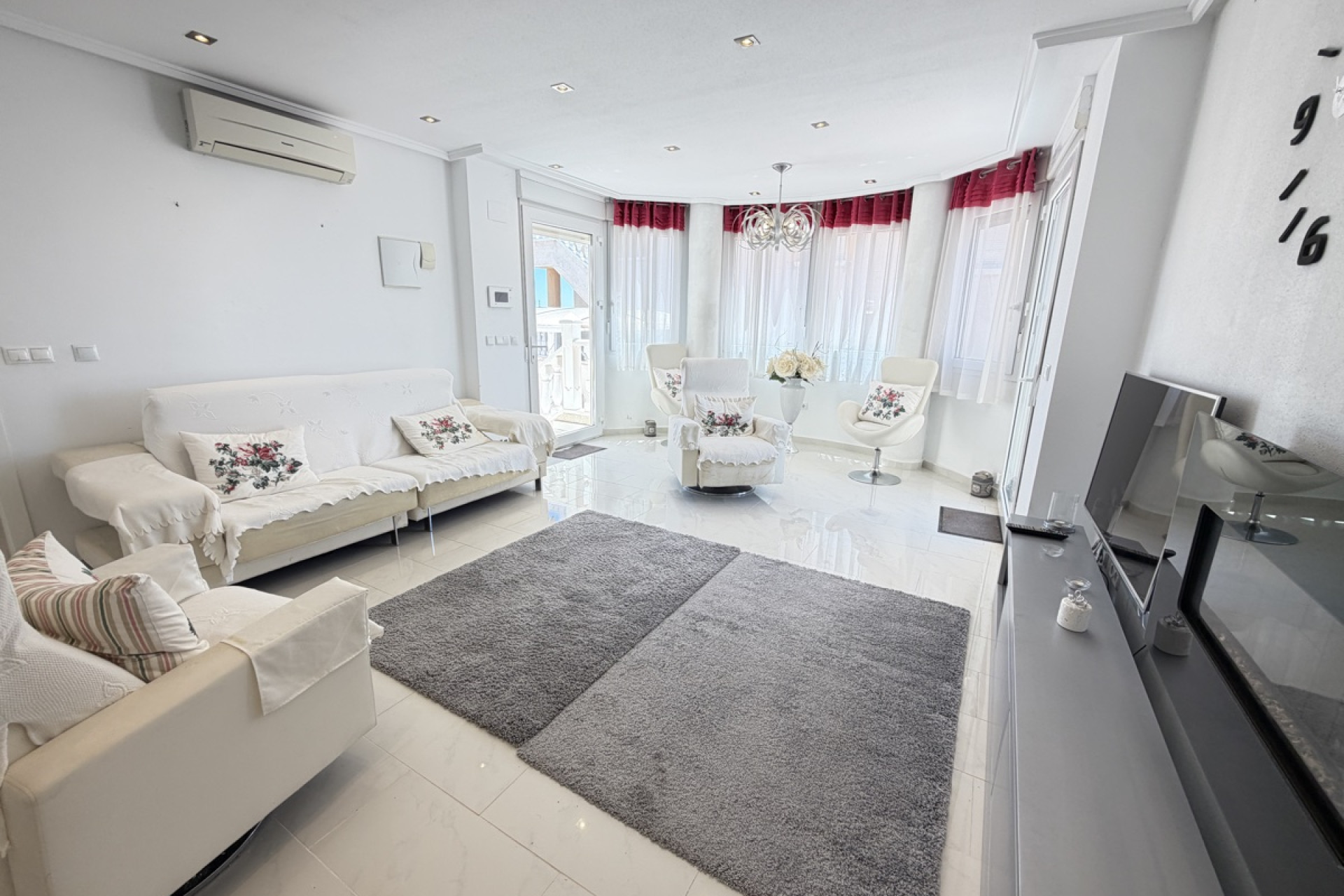 Reventa - Detached Villa - San Miguel de Salinas - Lake View Mansions