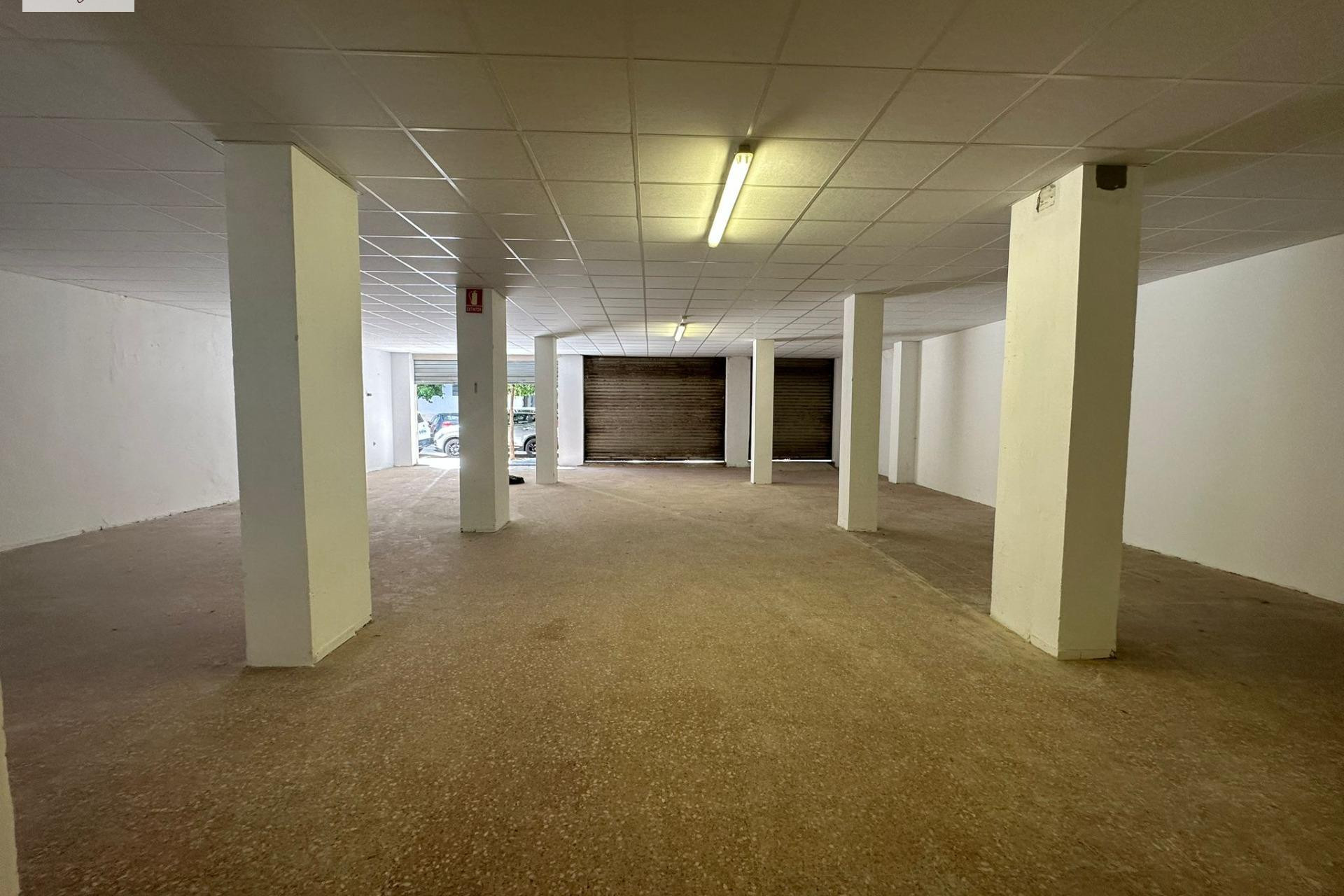 Reventa - Local Comercial - Valencia - Patraix