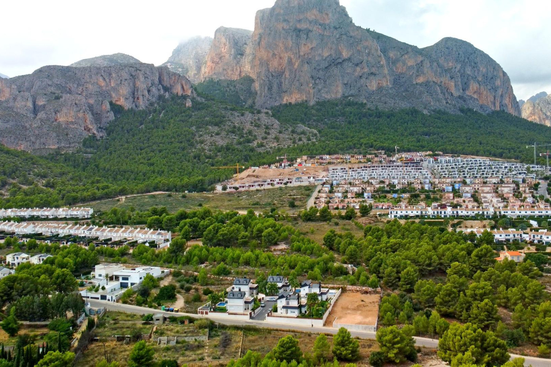 Reventa - Villa de Lujo - Polop - Urbanizaciones