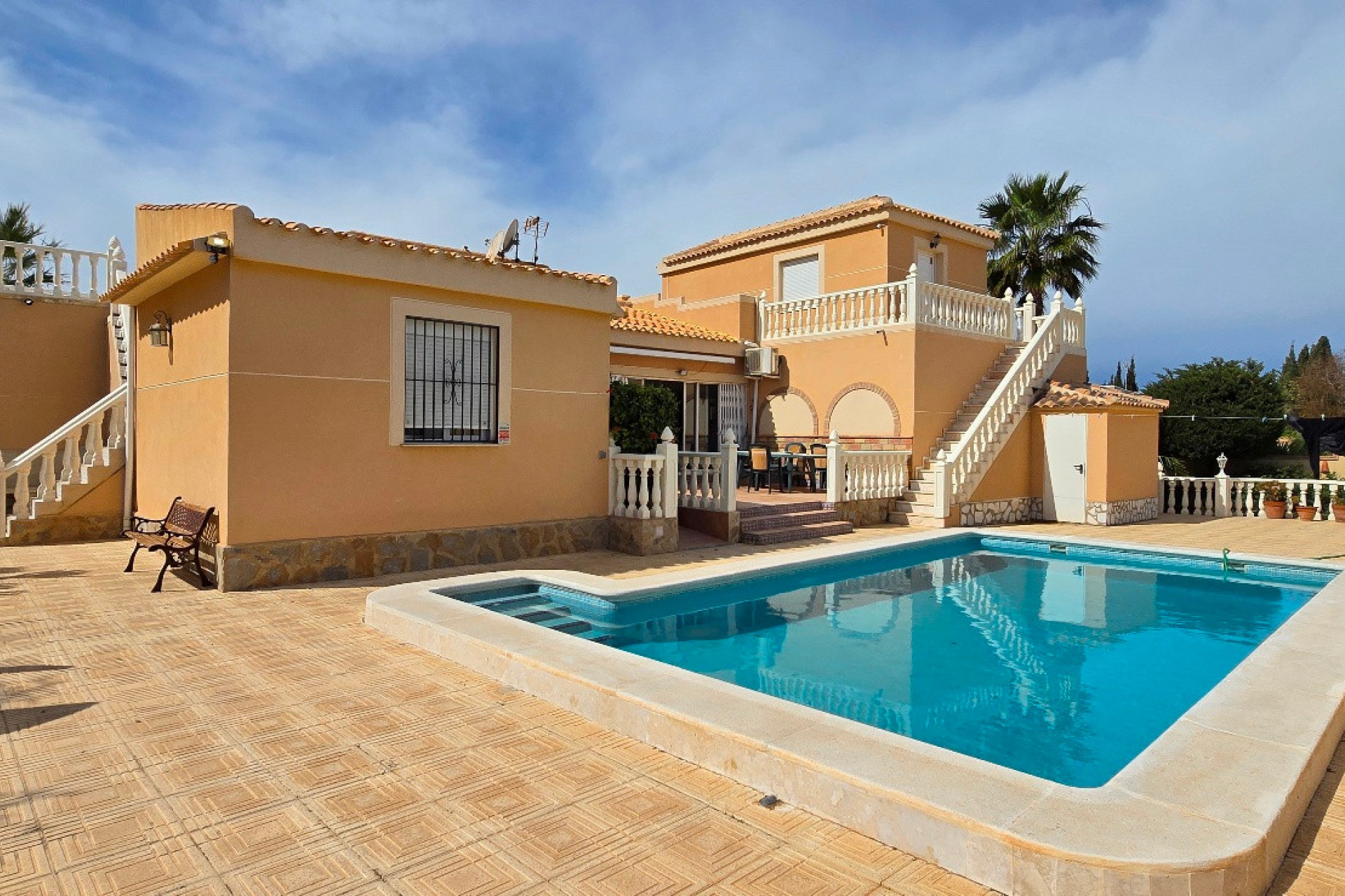 Reventa - Villa for sale - Torrevieja - El Chaparral