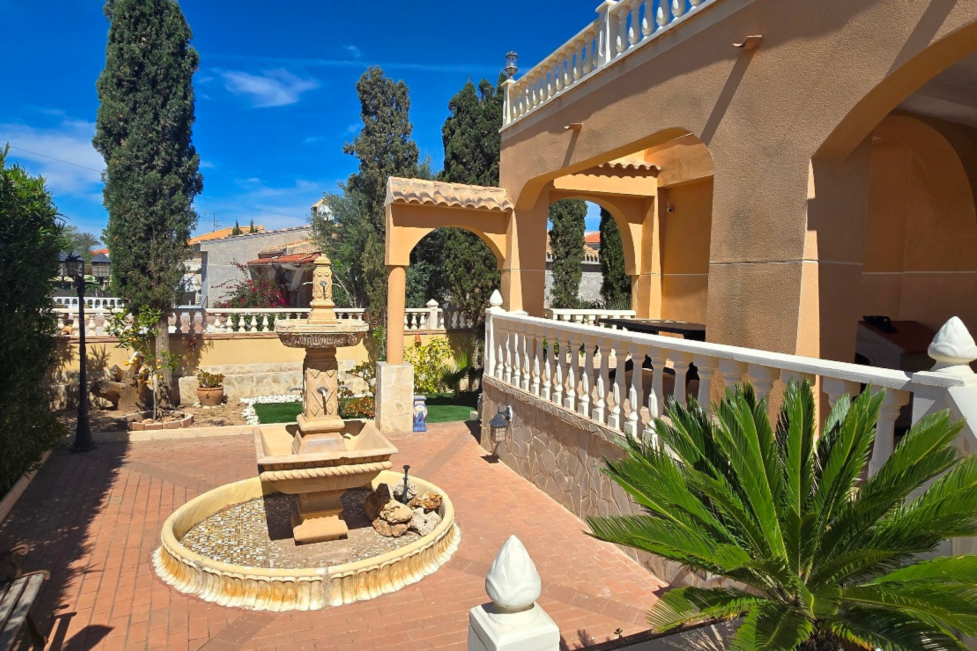 Reventa - Villa for sale - Torrevieja - El Chaparral