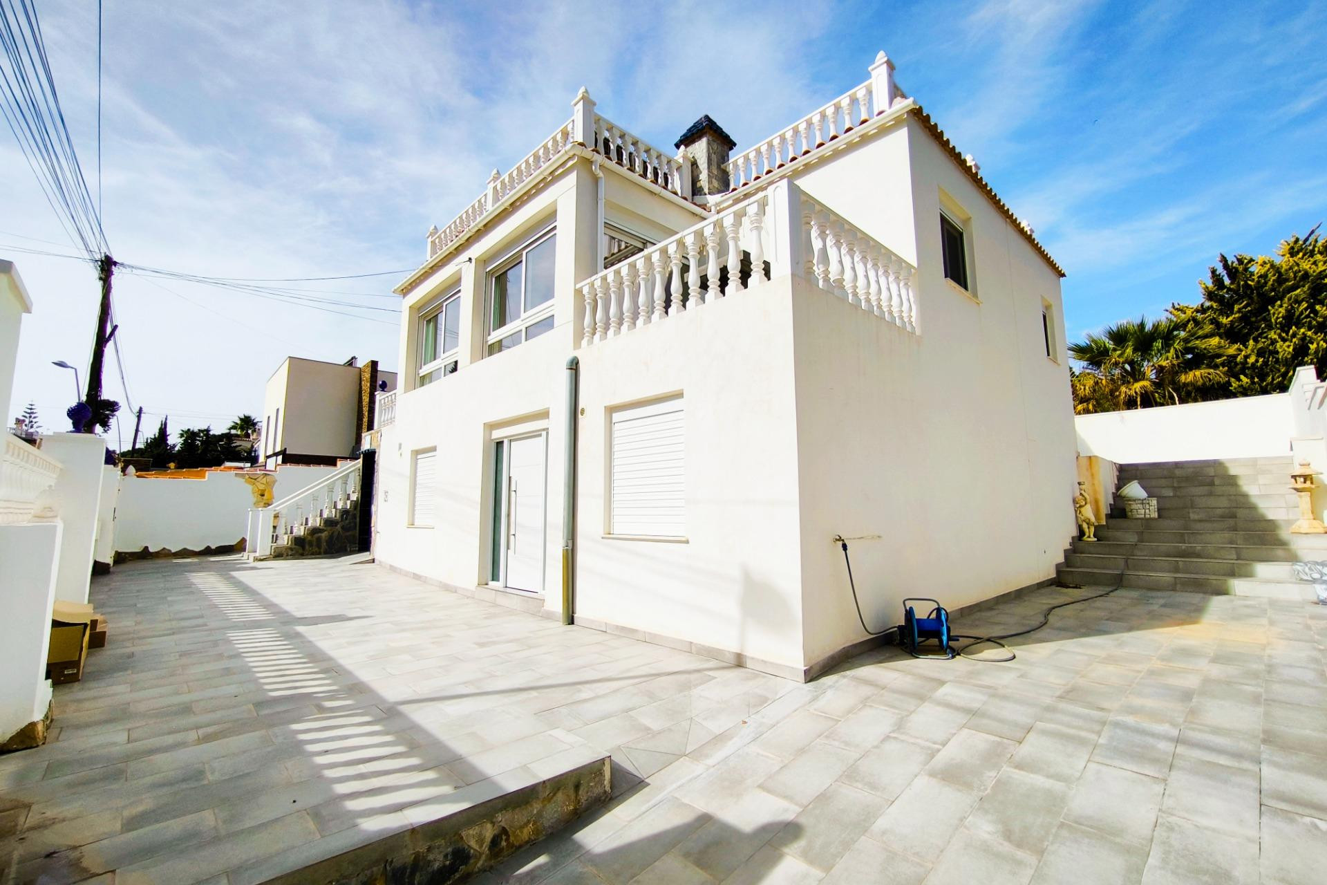 Reventa - Villa - Torrevieja - Los balcones