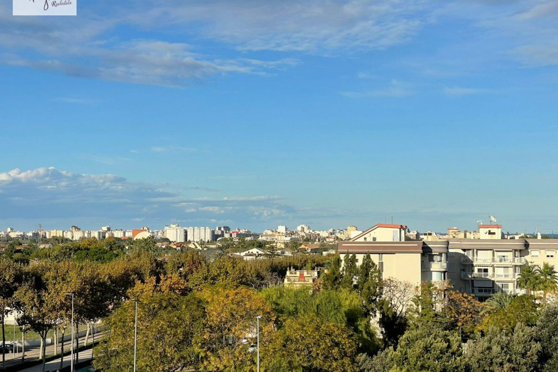 Revente - Building - Gandia - Barrio de corea