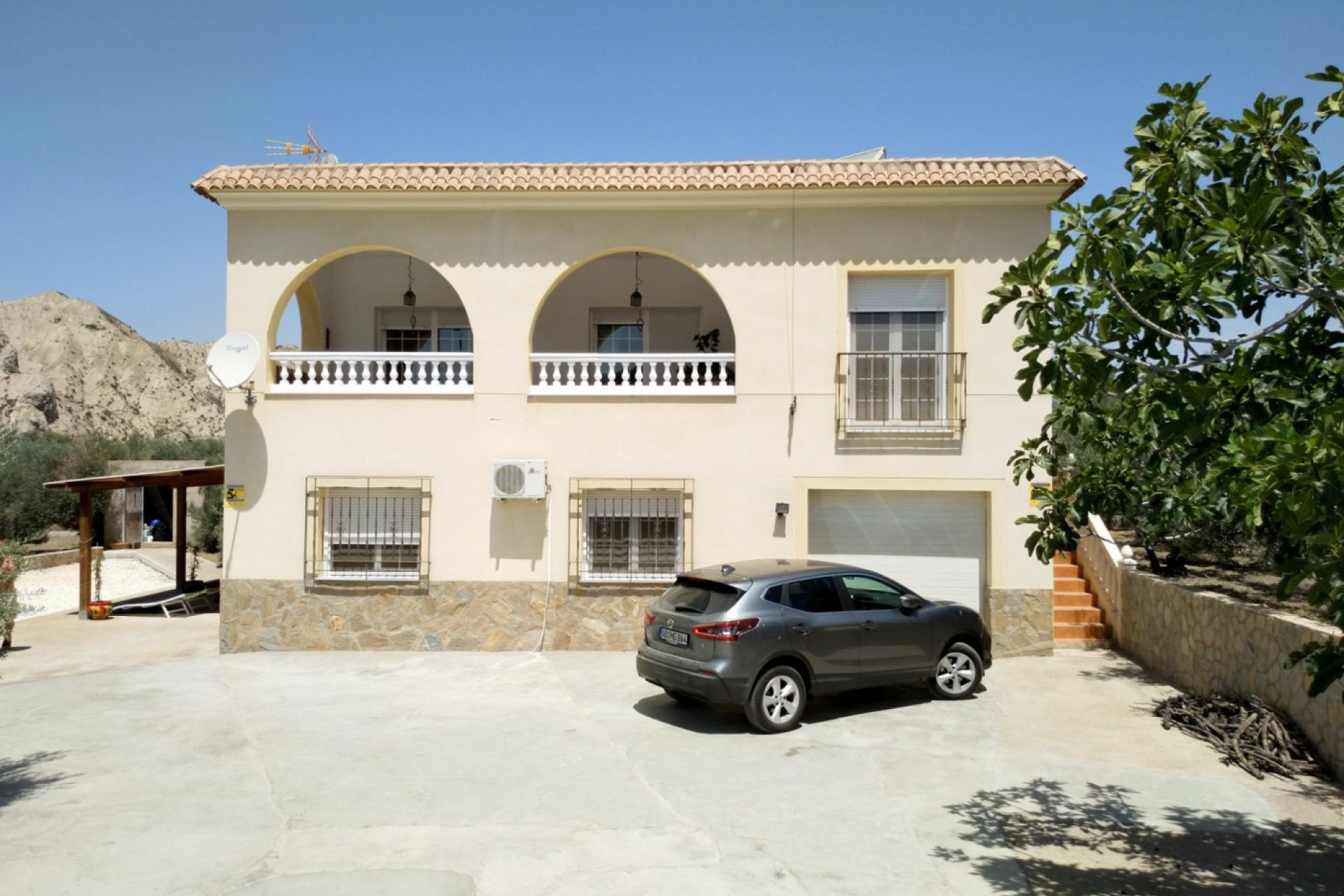 Revente - Casa con terreno - Alsodux - ALMERIA