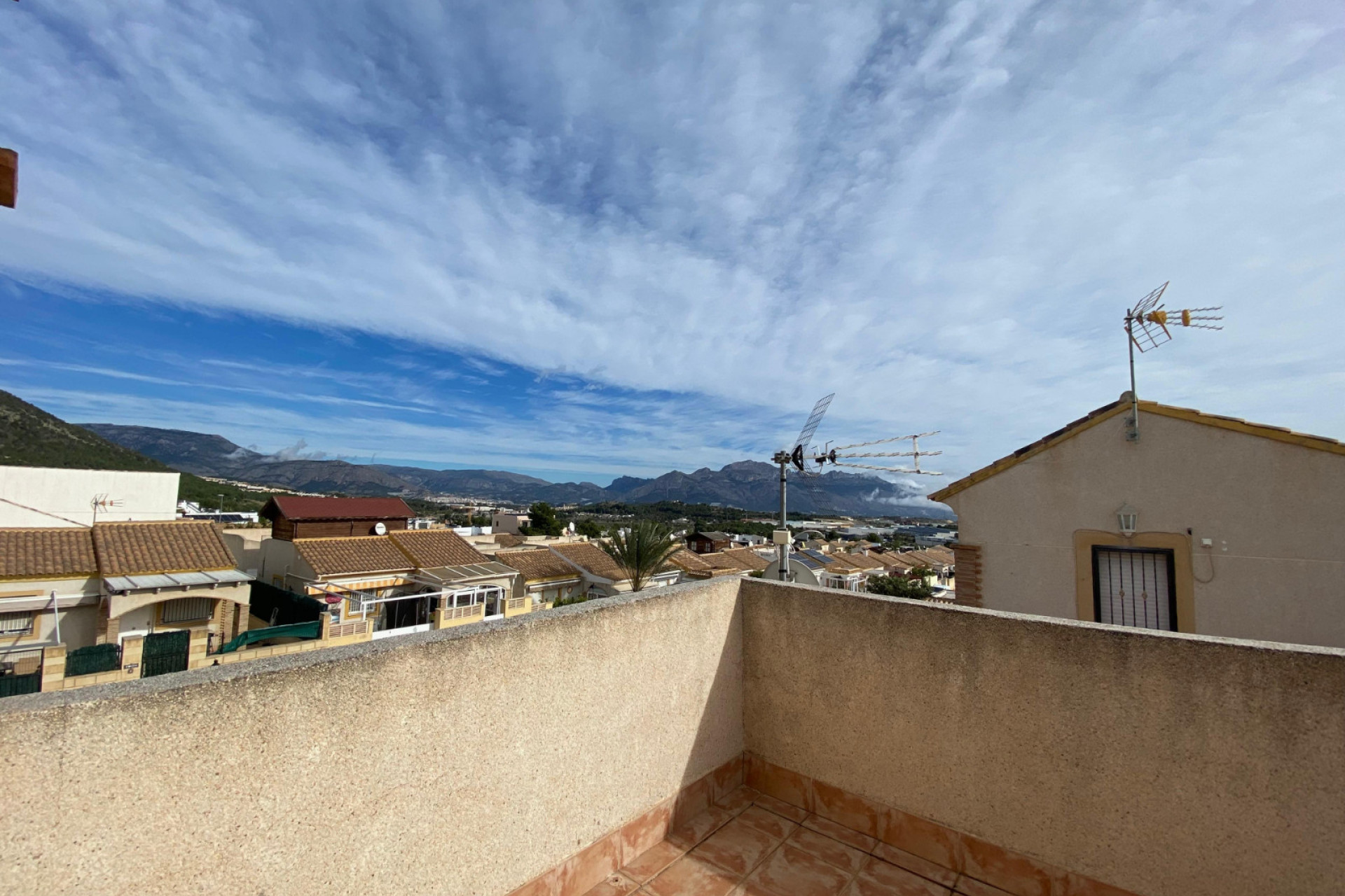 Revente - Chalet Independiente - Polop - Alberca