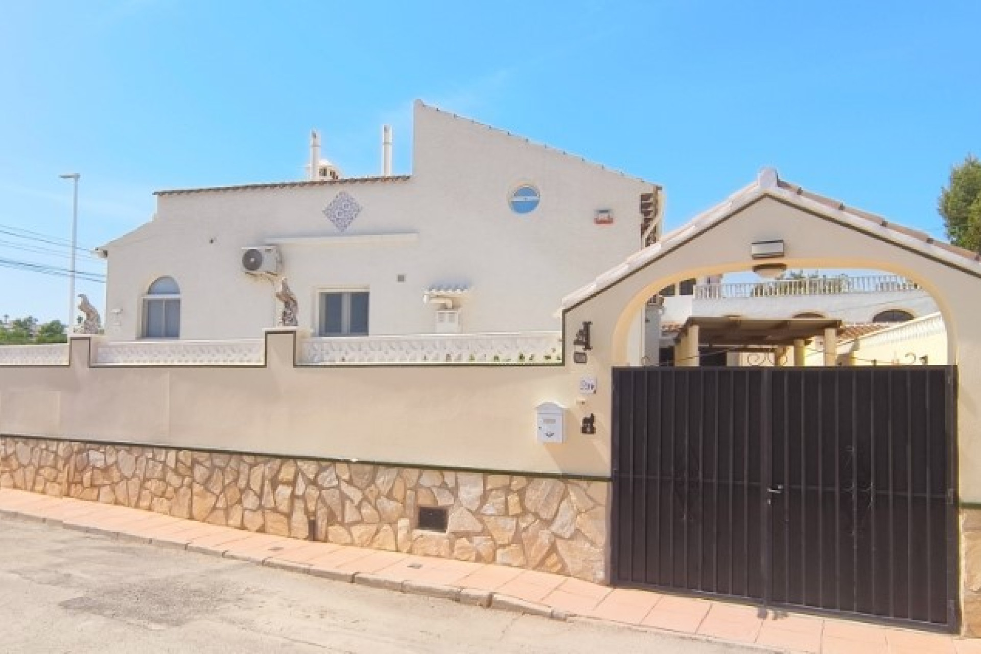 Revente - Chalet Independiente - San Miguel de Salinas