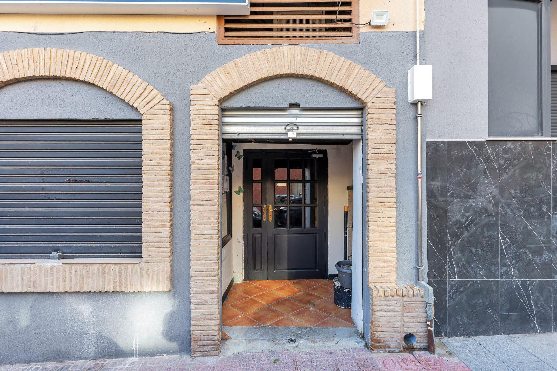 Revente - Commercial for sale - Torrevieja - Estacion de autobuses