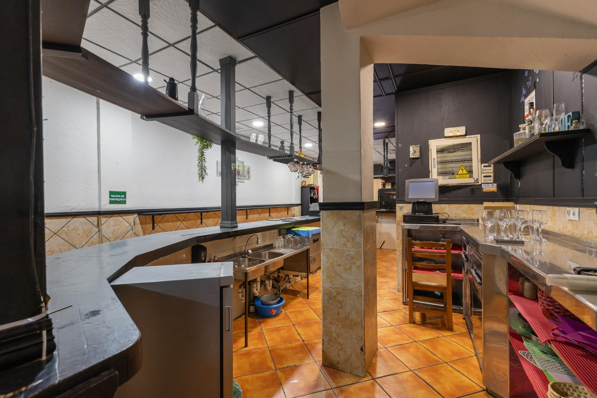 Revente - Commercial for sale - Torrevieja - Estacion de autobuses