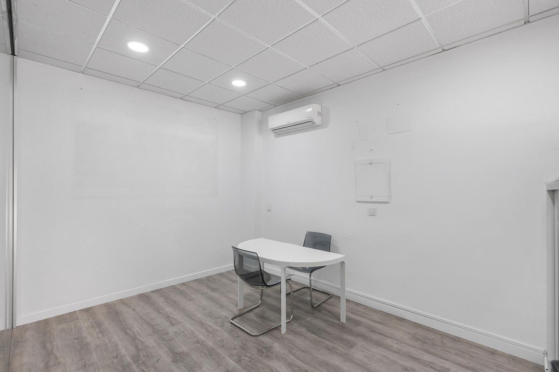 Revente - Commercial for sale - Torrevieja - La Mata pueblo