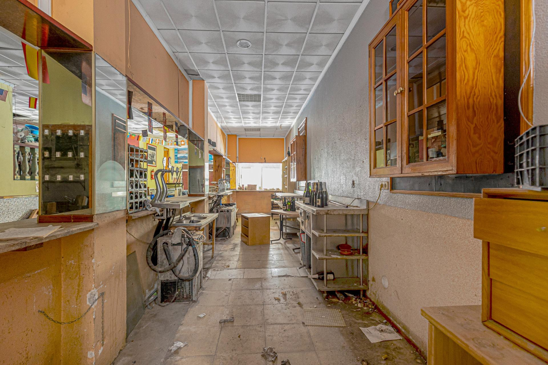 Revente - Commercial for sale - Torrevieja - Playa del cura