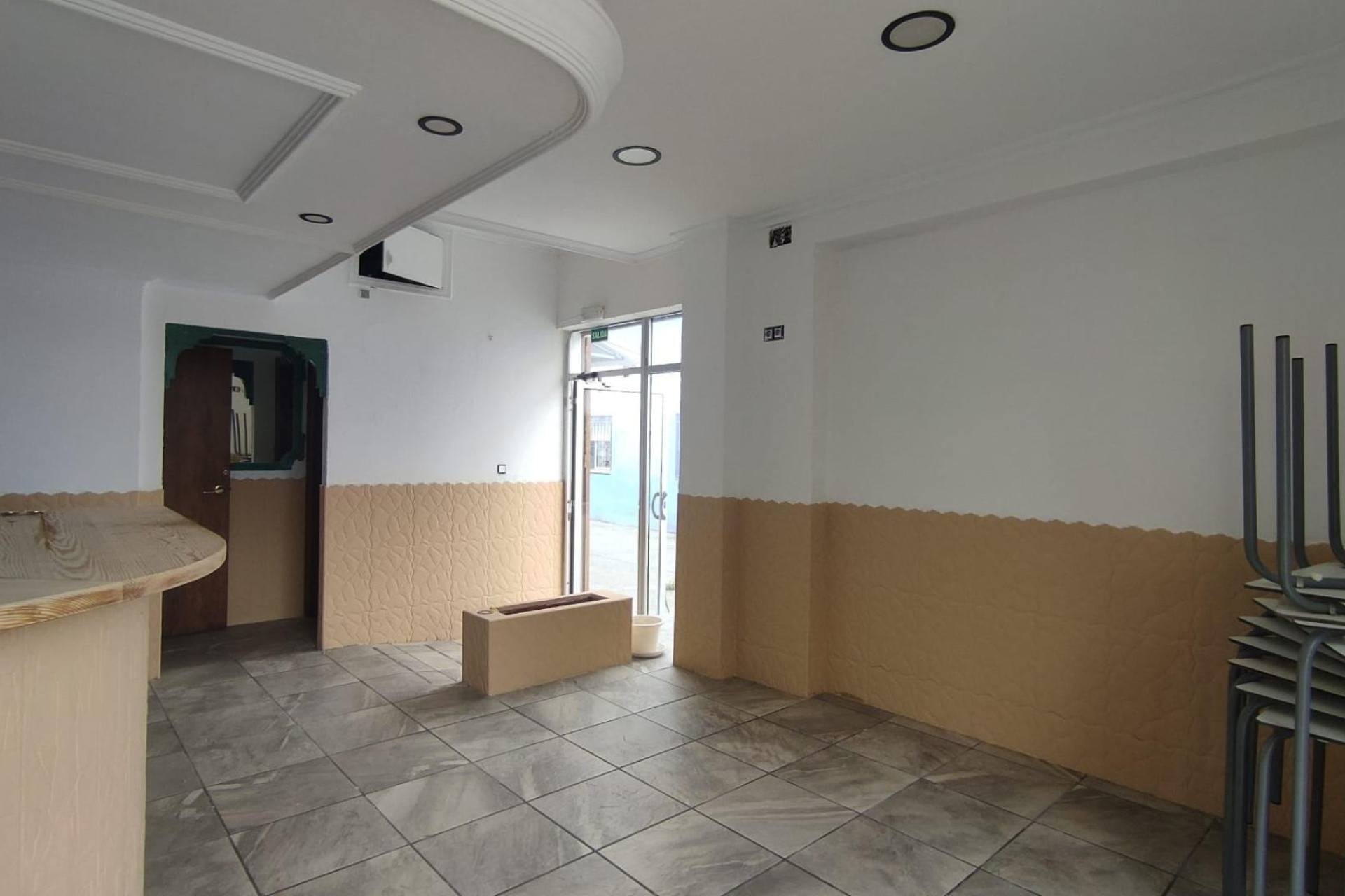 Revente - Commercial Unit - Alicante - San Gabriel