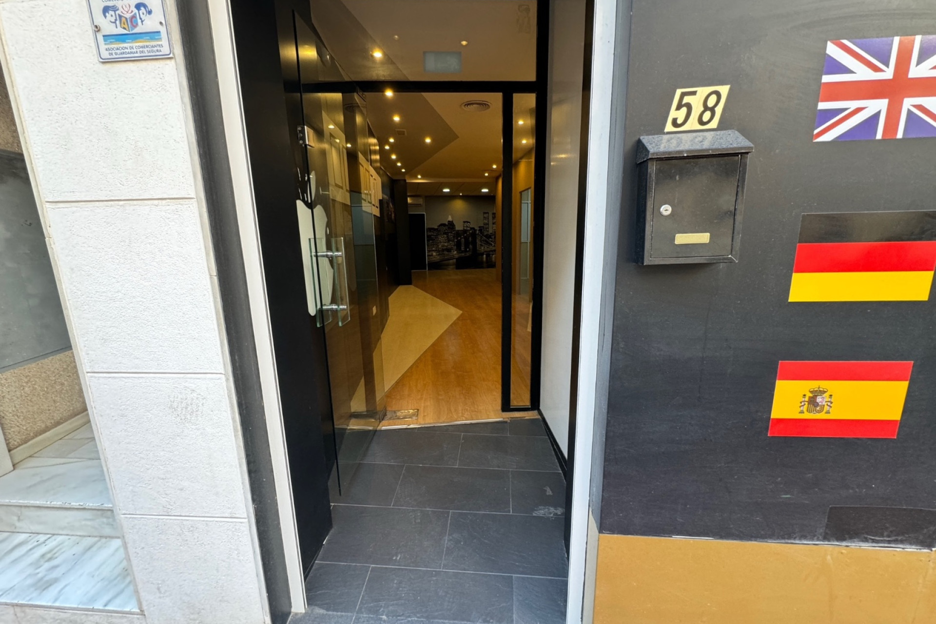 Revente - Commercial Unit - Guardamar del Segura