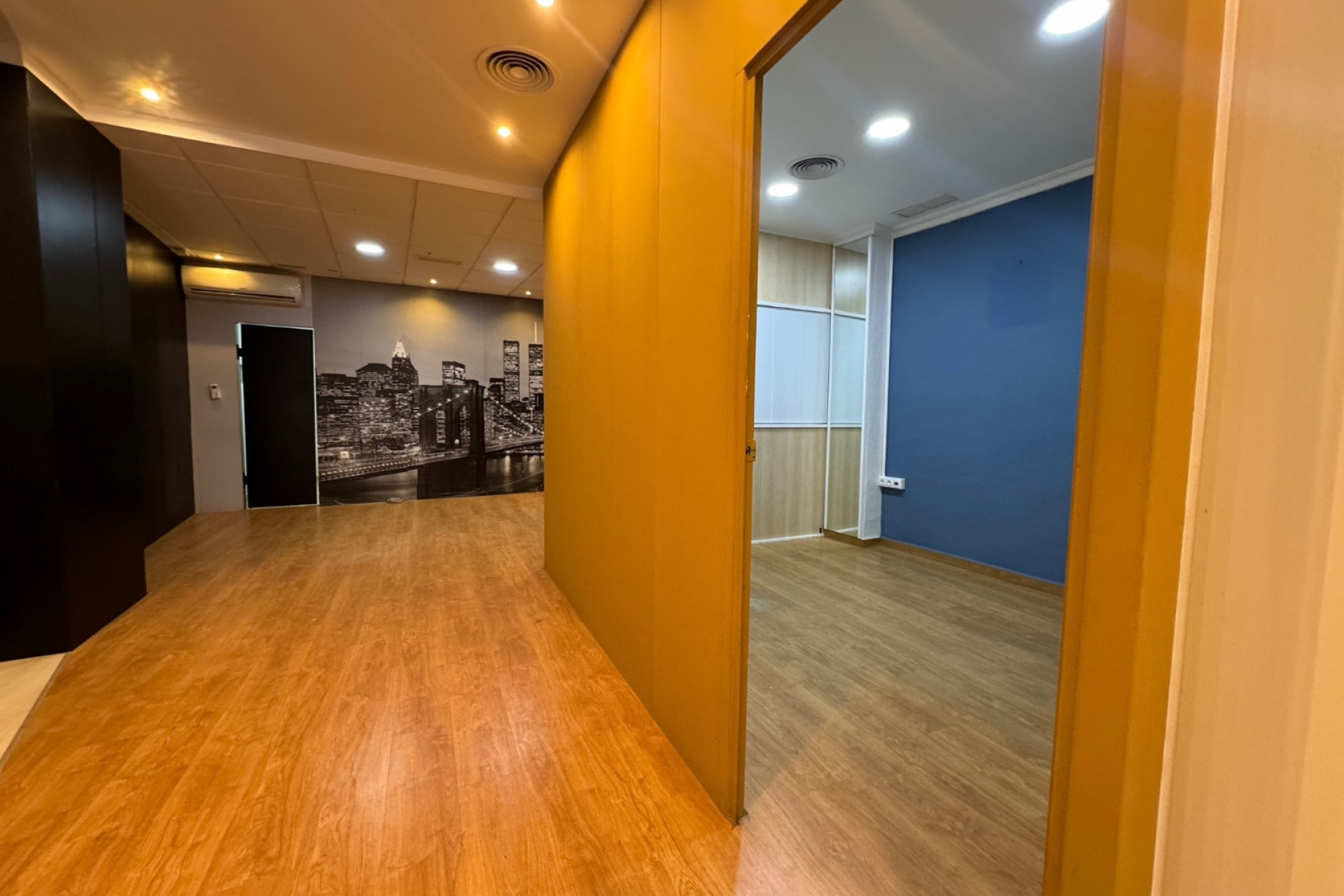 Revente - Commercial Unit - Guardamar del Segura