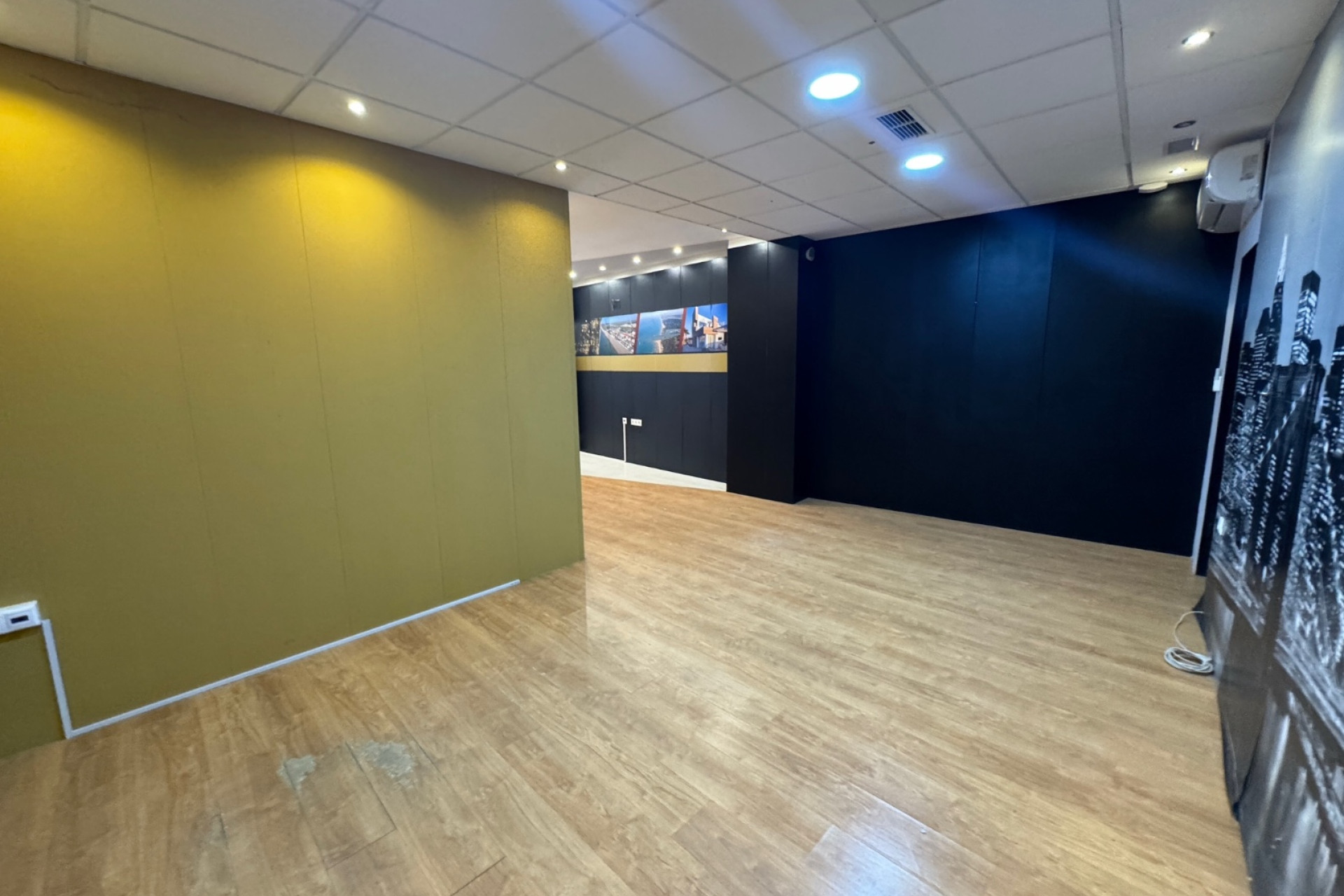 Revente - Commercial Unit - Guardamar del Segura