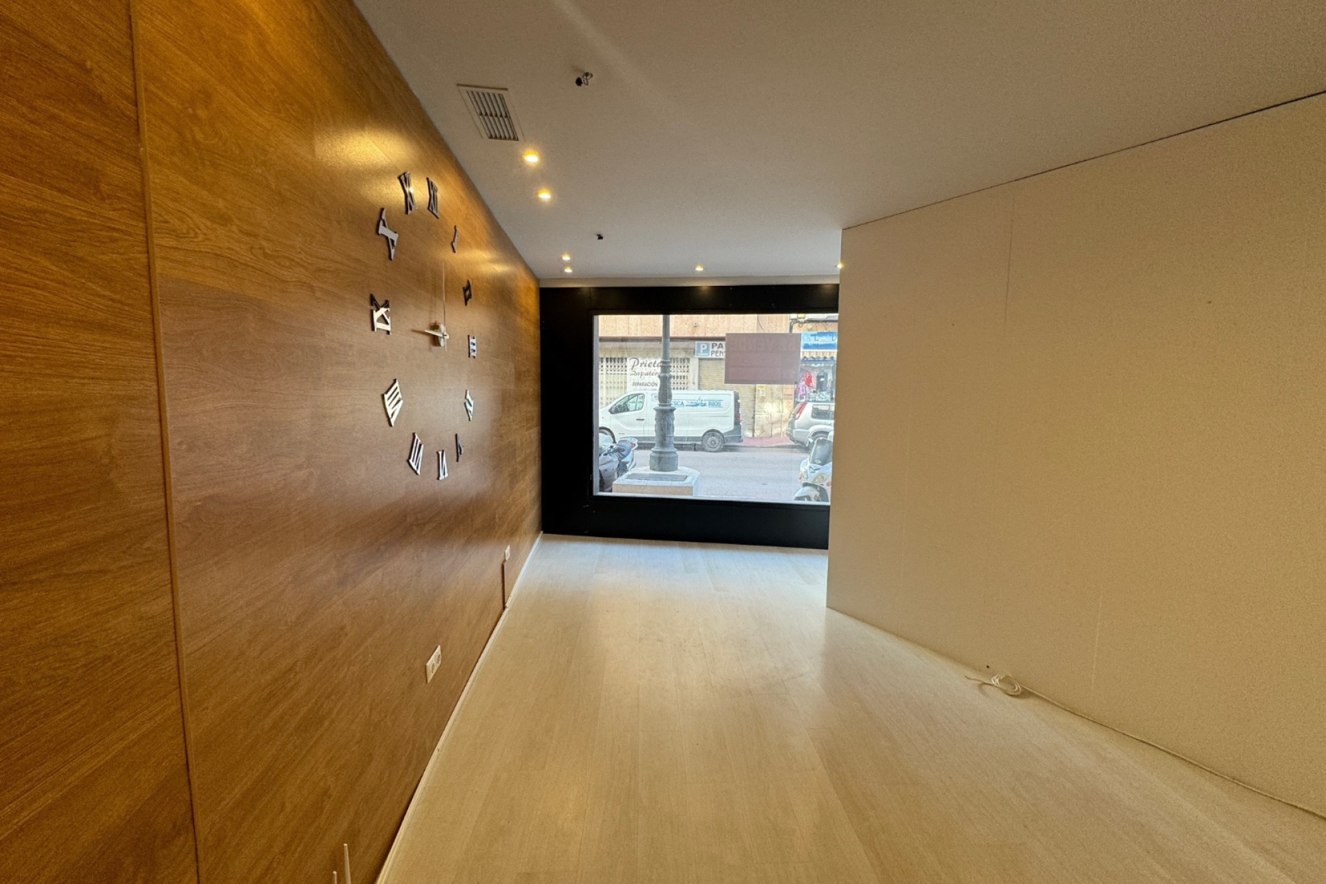 Revente - Commercial Unit - Guardamar del Segura