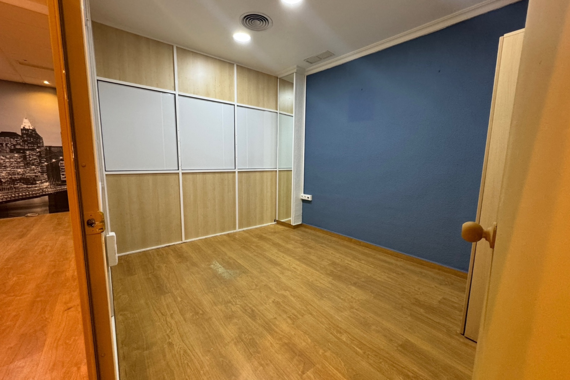 Revente - Commercial Unit - Guardamar del Segura