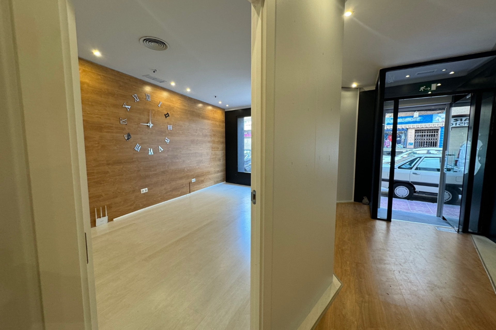 Revente - Commercial Unit - Guardamar del Segura