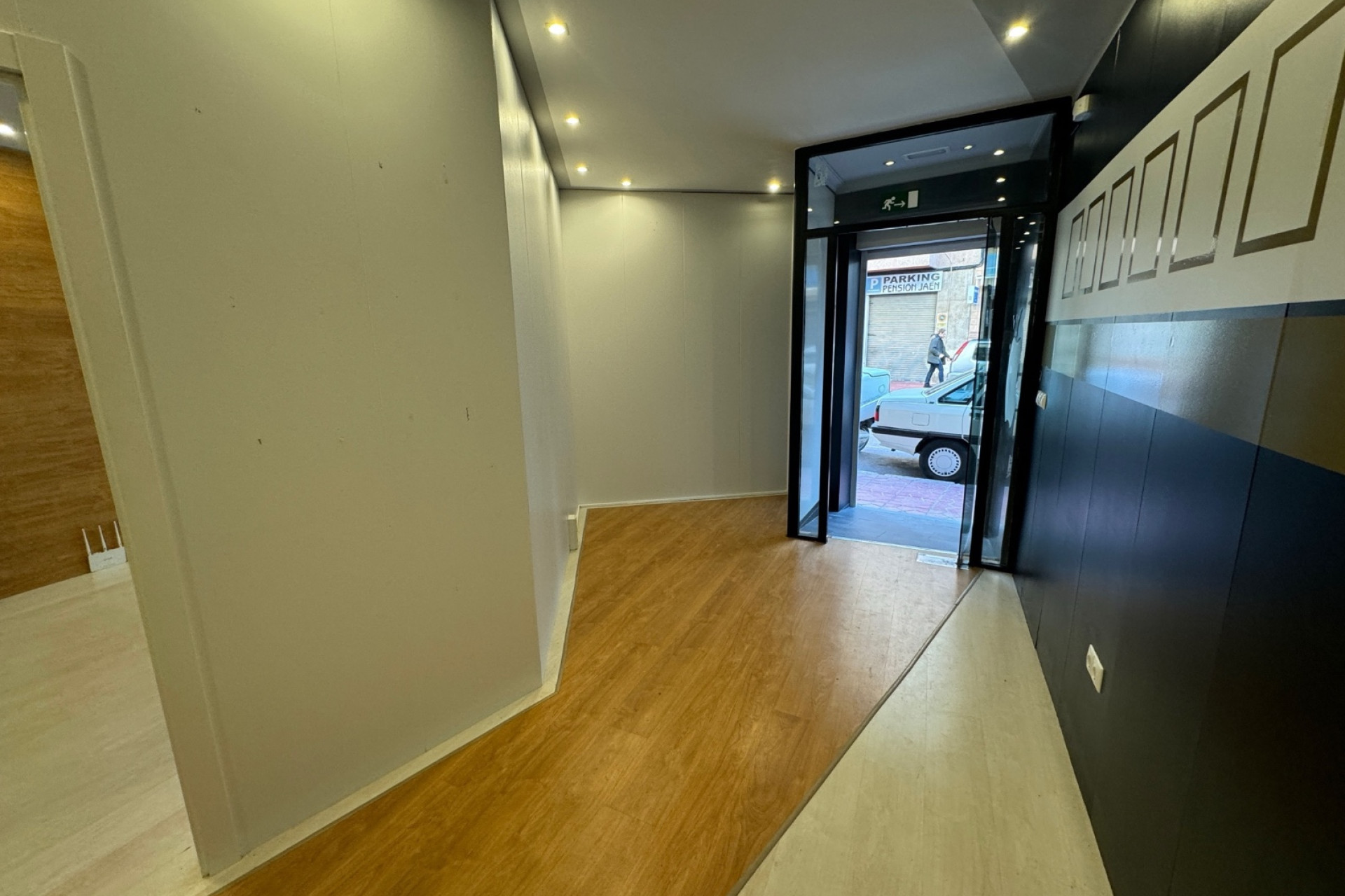 Revente - Commercial Unit - Guardamar del Segura