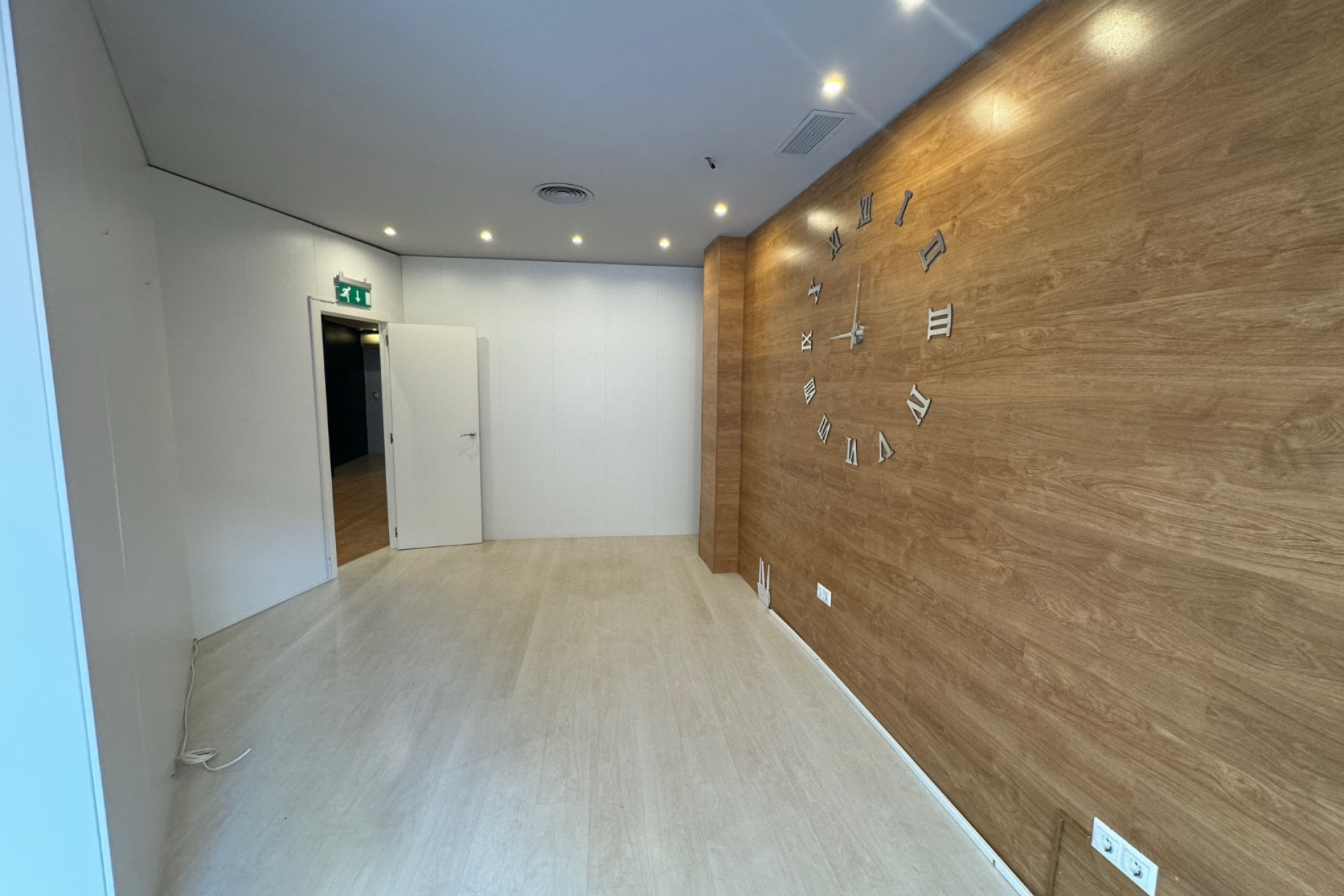 Revente - Commercial Unit - Guardamar del Segura