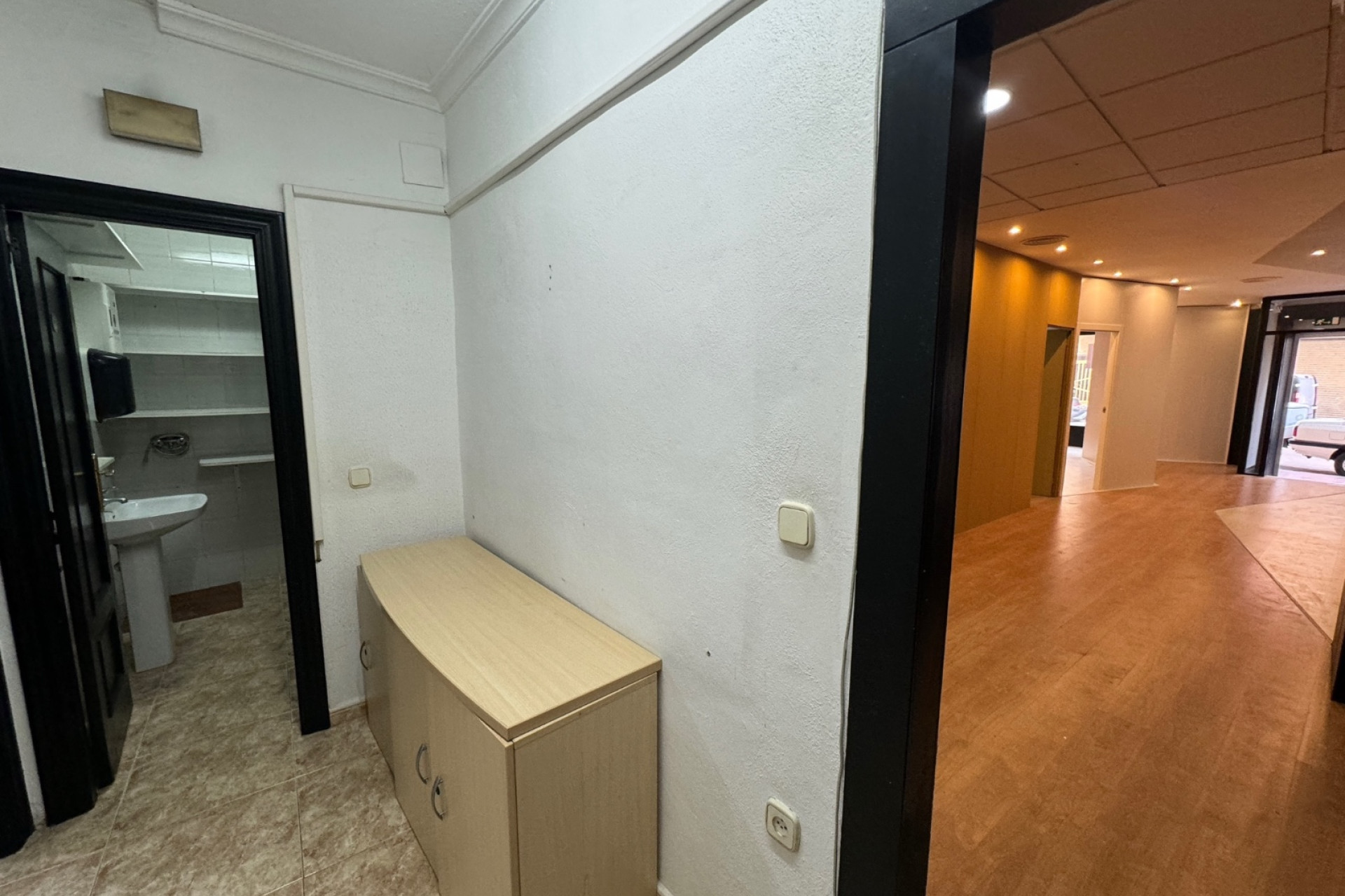 Revente - Commercial Unit - Guardamar del Segura