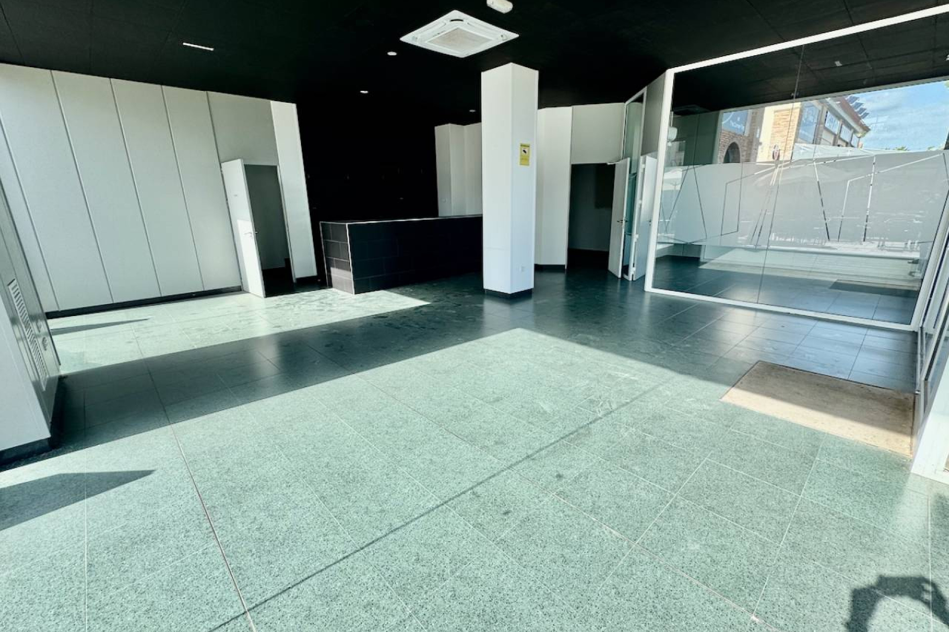 Revente - Commercial Unit - La Finca Golf