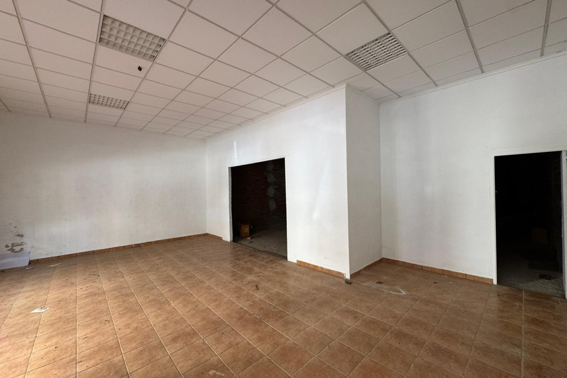 Revente - Commercial Unit - Torrevieja - Centro