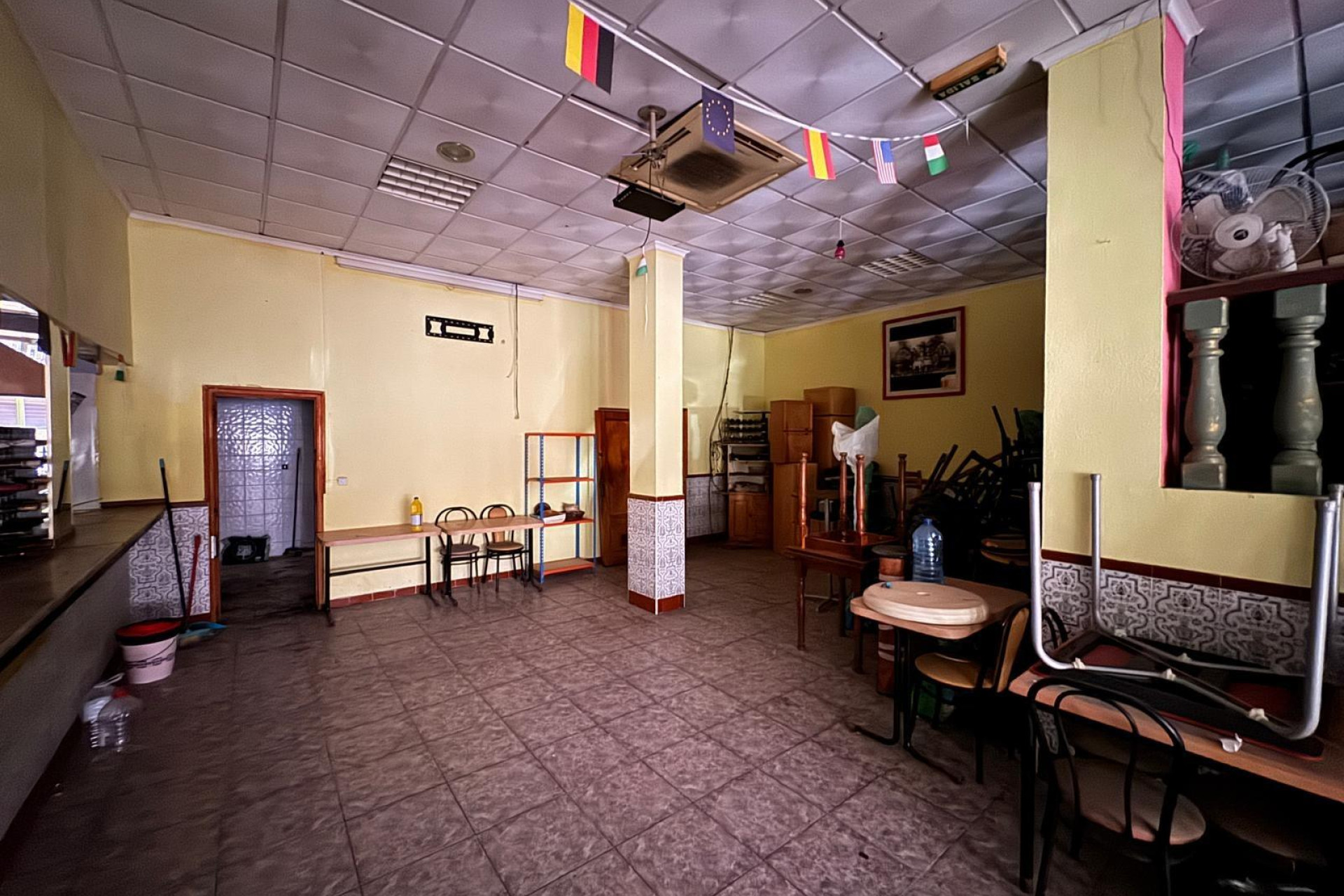 Revente - Commercial Unit - Torrevieja - Playa del Cura