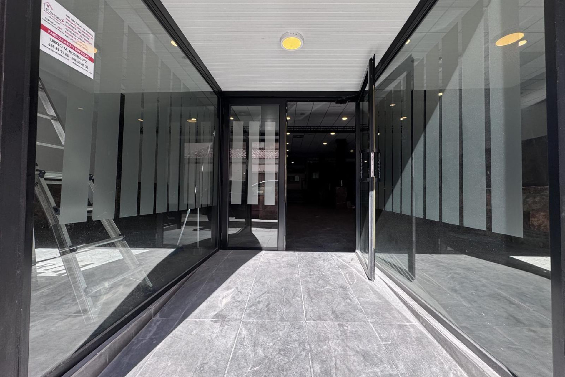 Revente - Commercial Unit - Torrevieja - Playa del Cura