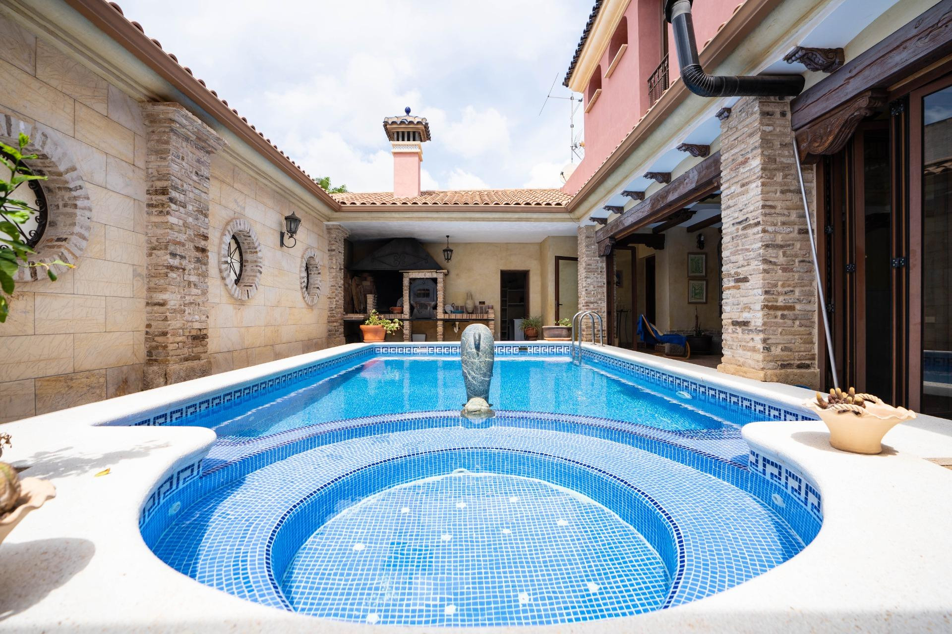 Revente - Inmueble singular - San Miguel de Salinas - CENTRO