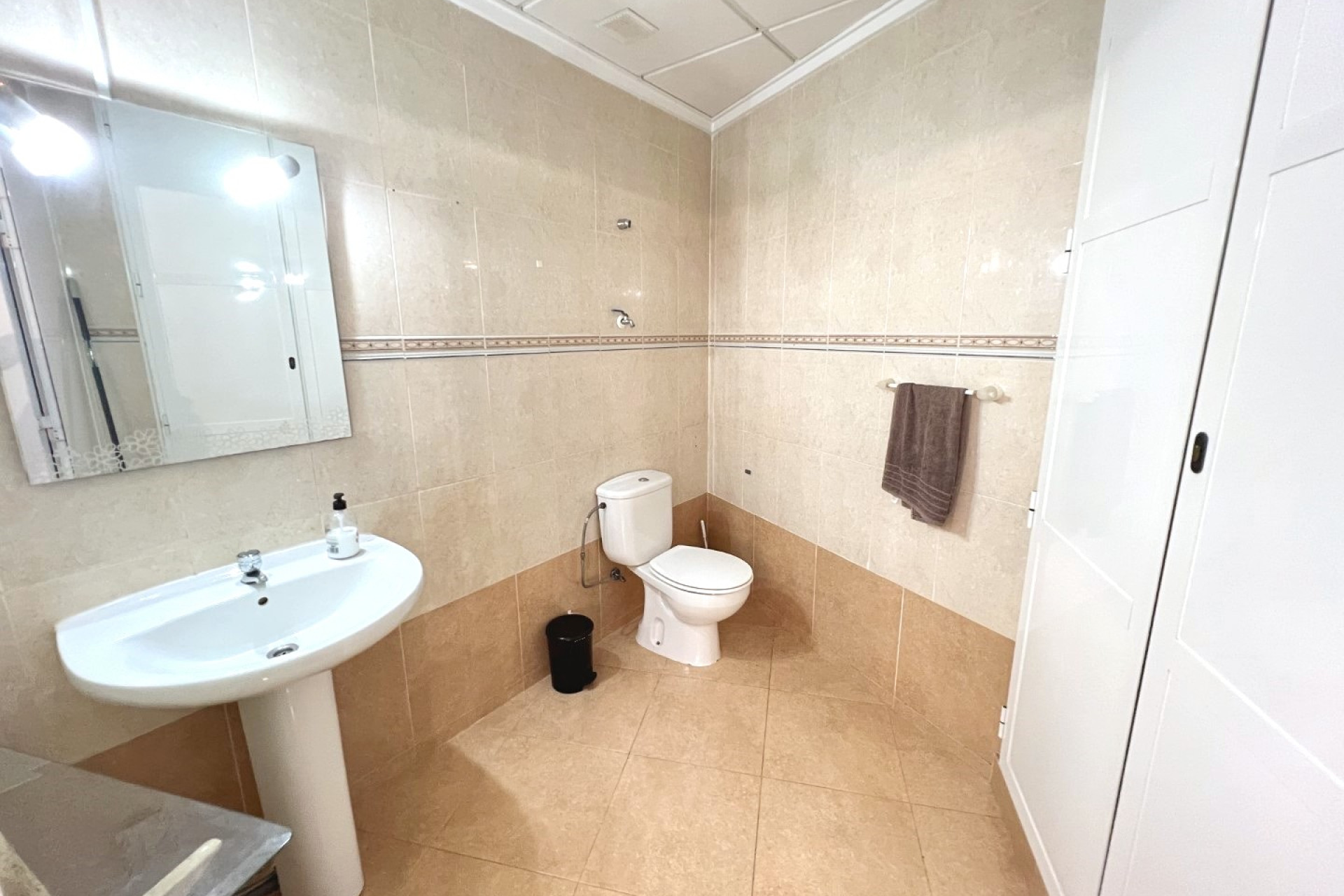 Revente - Local comercial - Guardamar del Segura