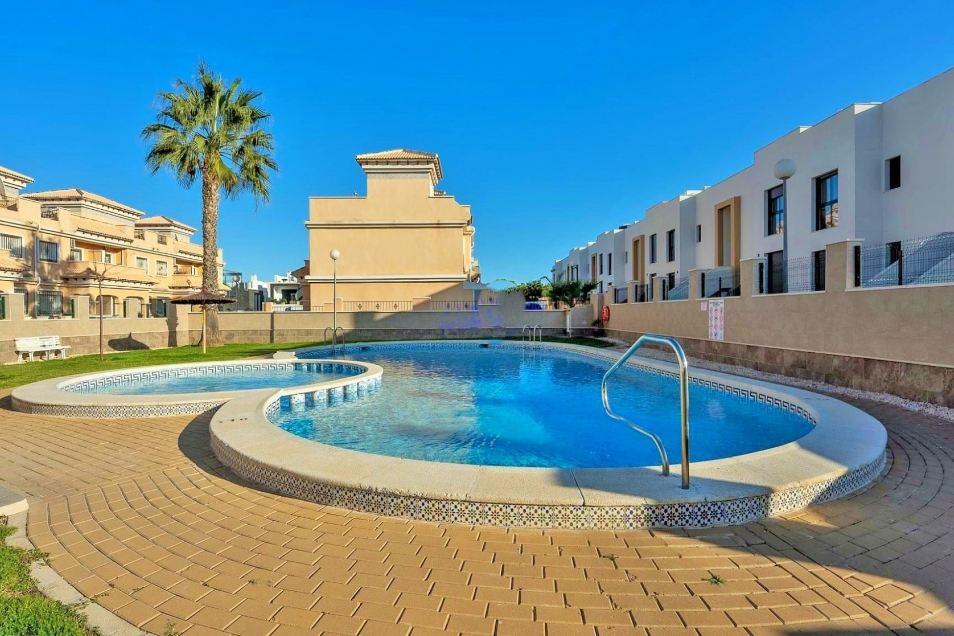 Revente - Maison de ville - Villamartin