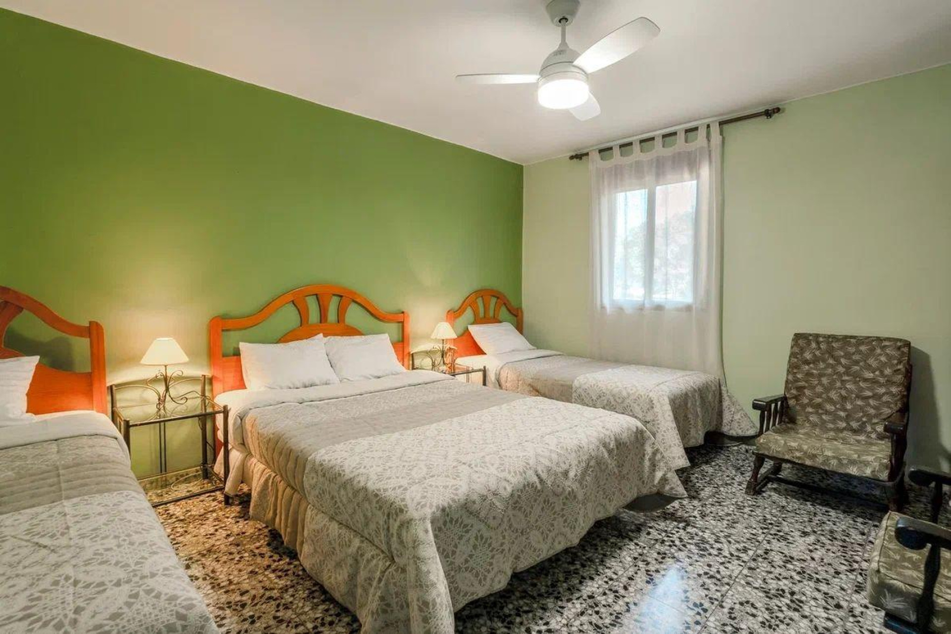 Revente - Villa - Naquera - Casco Urbano