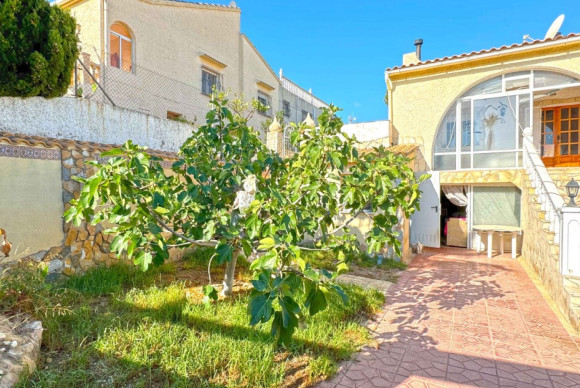 Semi Detached Villa - Revente - Torrevieja - JJMOVR-65937