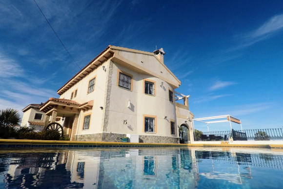 Villa for sale - Resale - San Miguel de Salinas - Los Communicaciones