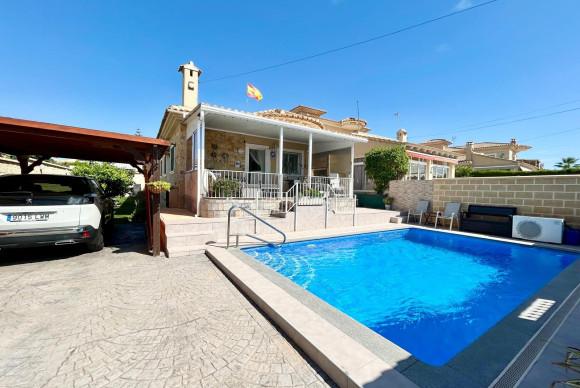 Villa for sale - Resale - Torrevieja - La Siesta