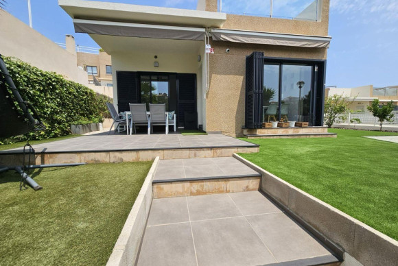 Villa - Herverkoop - Orihuela Costa - La Regia