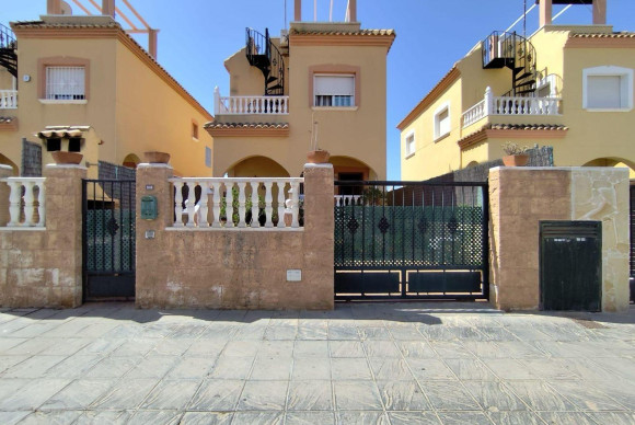 Villa - Herverkoop - Torrevieja - Aguas nuevas 2