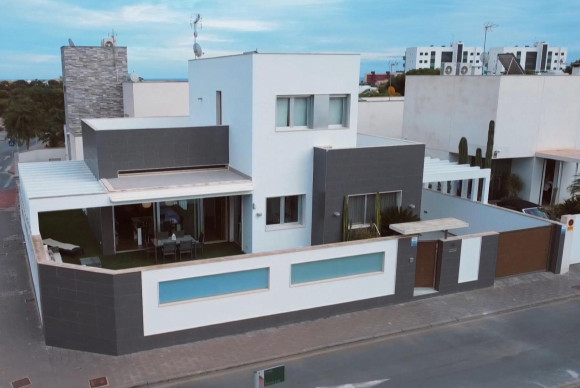 Villa - Resale - Orihuela Costa - Mil Palmeras