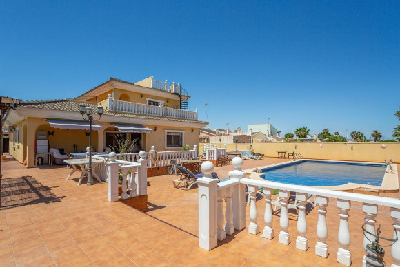 Villa - Resale - Torrevieja - b9425