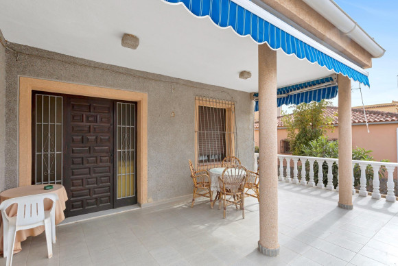 Villa - Resale - Torrevieja - Nueva Torrevieja