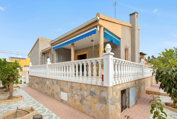 Villa - Resale - Torrevieja - Nueva Torrevieja