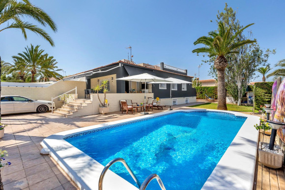 Villa - Resale - Torrevieja - Punta prima