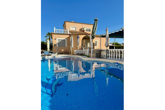 Villa - Resale - Torrevieja - San luis