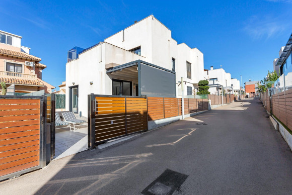 Villa - Resale - Torrevieja - Sector 25
