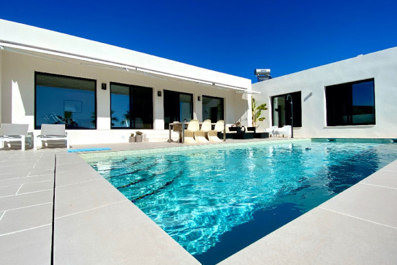 Villa - Reventa - LA ROMANA - JJHOVAL-72830