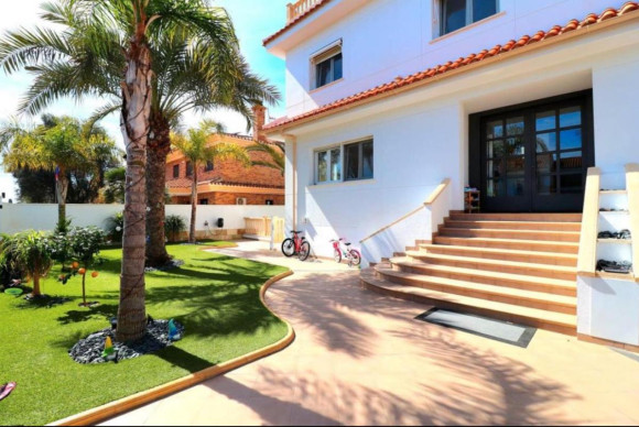 Villa - Reventa - Mil Palmeras - Mil Palmeras
