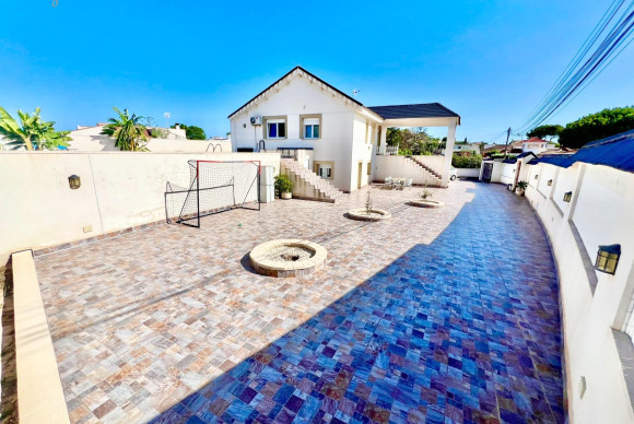 Villa - Reventa - Torrevieja - B10273