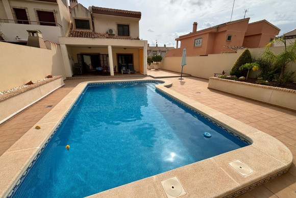 Vrijstaande  Villa - Herverkoop - Torrevieja Centro - Torrevieja